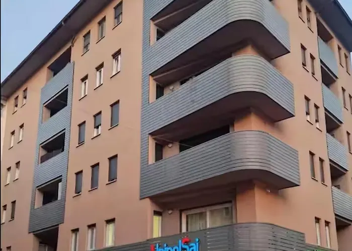 VARESE PRIME - Air Conditioning, 2 Baths, 2 Parking, City Centre, 200mt Villa Esengrini Montalbano, NO Keybox